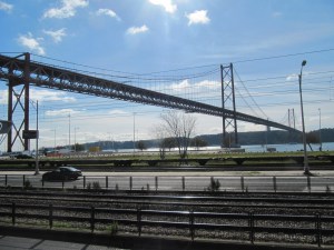 Die Brücke über Rio Tejo